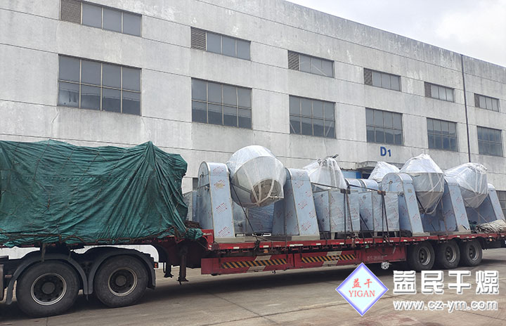 河南某客戶向我們訂購(gòu)的方形真空干燥箱和雙錐真空干燥機(jī)順利發(fā)貨